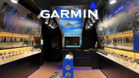 Дизайн POS-материалов для оформления фирменных магазинов Garmin